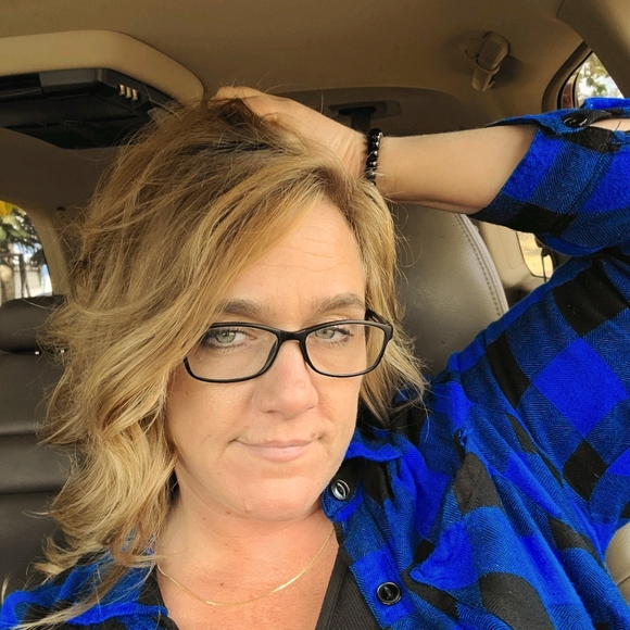 Meet your Posher, Tracie - Picture 2 of 3